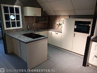 Moderne showroom keuken met inbouw apparatuur smart vista