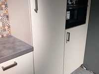 Moderne showroom keuken met inbouw apparatuur smart vista - afbeelding 51 van  54