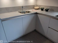 Moderne showroom keuken met inbouwapparatuur smart vista parel - afbeelding 23 van  37