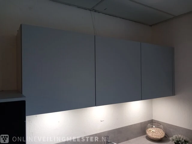 Moderne showroom keuken met inbouwapparatuur smart vista parel - afbeelding 32 van  37