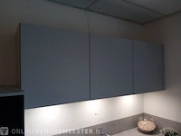 Moderne showroom keuken met inbouwapparatuur smart vista parel - afbeelding 32 van  37