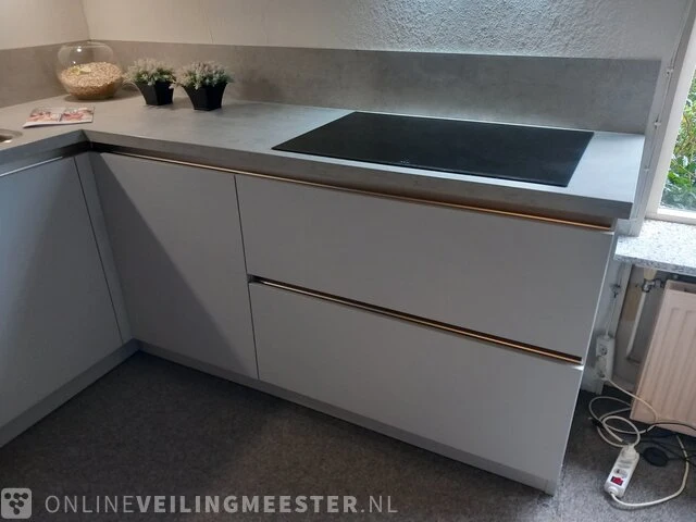 Moderne showroom keuken met inbouwapparatuur smart vista parel - afbeelding 33 van  37