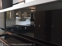 Moderne showroom keuken met inbouwapparatuur smart vista parel - afbeelding 36 van  37