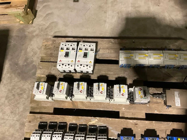 Moeller partij schakelmateriaal - afbeelding 5 van  6