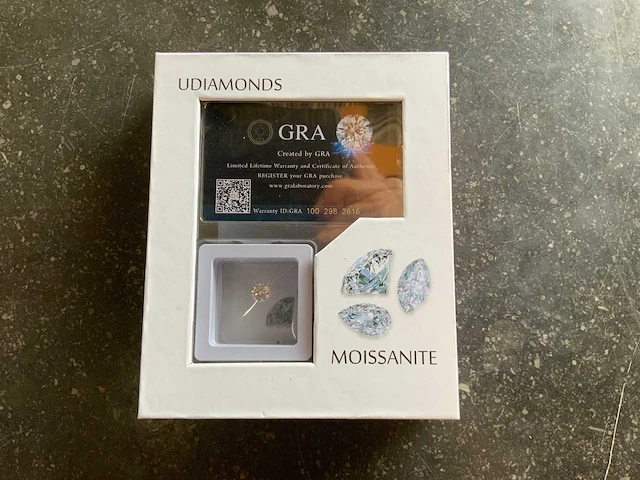 Moissanite edelsteen 2.0 carat - afbeelding 1 van  7