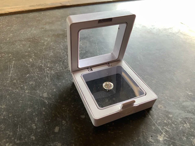 Moissanite edelsteen 2.0 carat - afbeelding 3 van  7