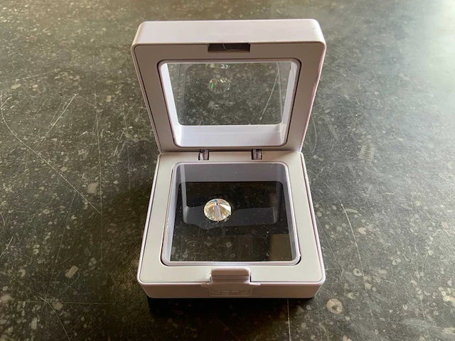 Moissanite edelsteen 2.0 carat - afbeelding 4 van  7