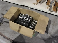 Mokerdoppen in doos. maat 41 x 41 mm. ruim 70 stuks. - afbeelding 2 van  3