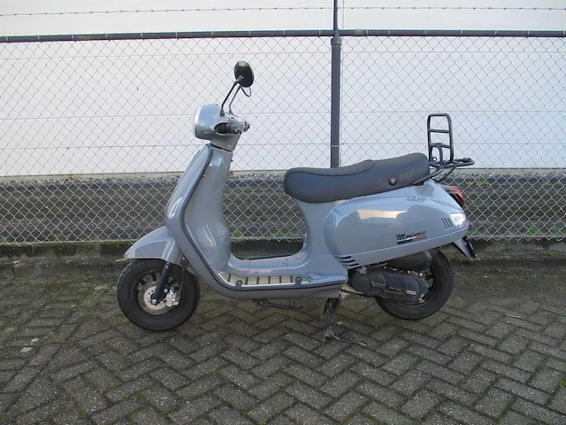 Momo - snorscooter - morino 50 riva - scooter - afbeelding 1 van  11