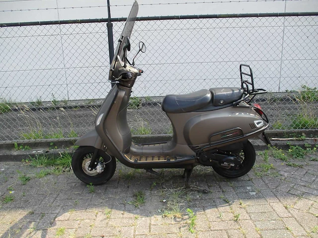 Momo - snorscooter - morino 50 riva injectie - scooter - afbeelding 1 van  11