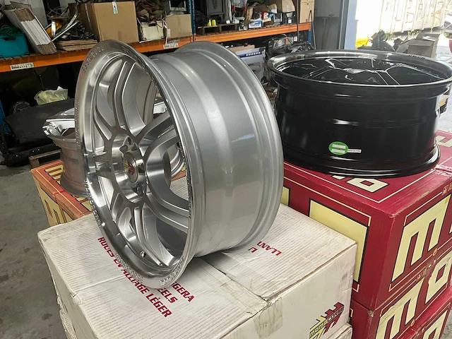 Momo corse 17” 5x100 - afbeelding 2 van  5
