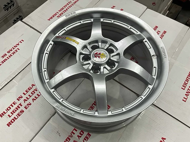 Momo corse rev 17” 5x100 velgen set - afbeelding 1 van  3