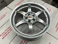 Momo corse rev 17” 5x100 velgen set - afbeelding 1 van  3