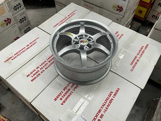 Momo corse rev 17” 5x100 velgen set - afbeelding 2 van  3
