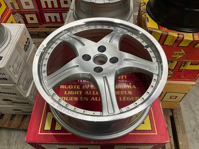 Momo fxl-one 17” 4x100 velgen set - afbeelding 1 van  4