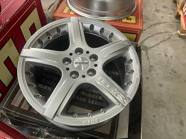 Momo grt limited velgenset 16” 5x100 - afbeelding 1 van  4