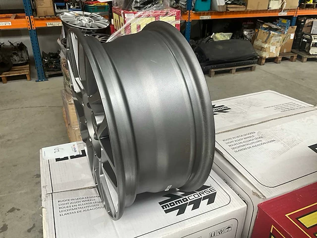 Momo revenge 15” 5x112 velgen set - afbeelding 2 van  5