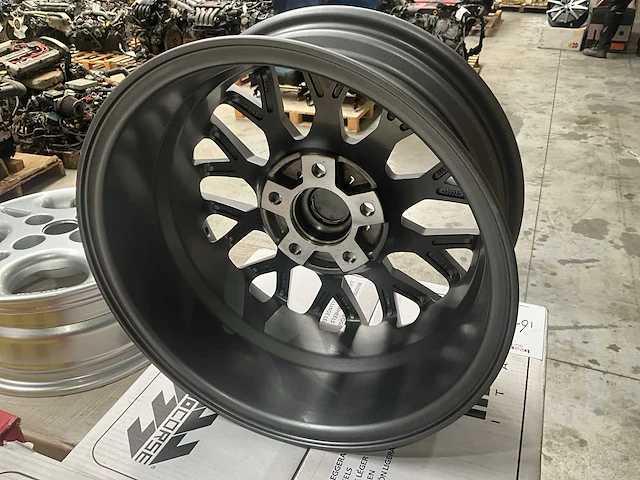 Momo revenge 15” 5x112 velgen set - afbeelding 3 van  5