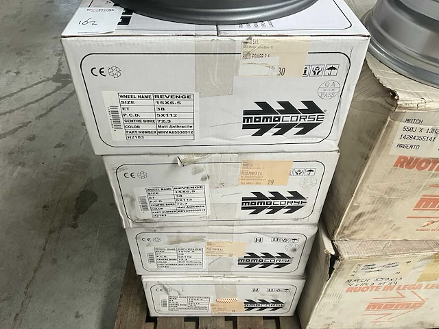 Momo revenge 15” 5x112 velgen set - afbeelding 4 van  5
