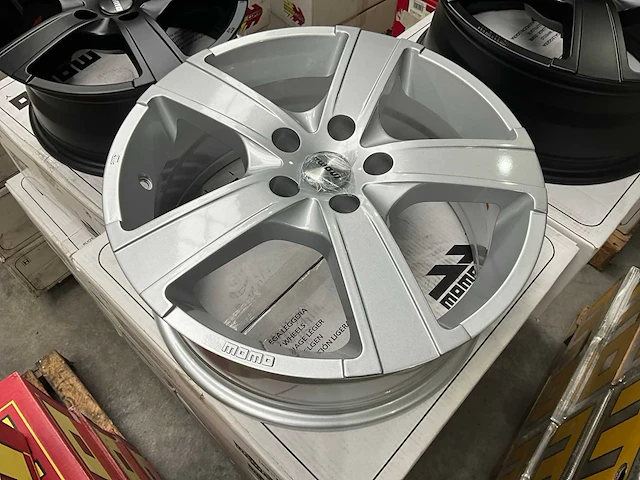 Momo win pro 17” 5x112 velgen set - afbeelding 1 van  3