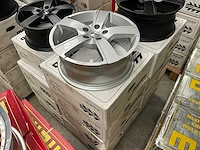 Momo win pro 17” 5x112 velgen set - afbeelding 2 van  3