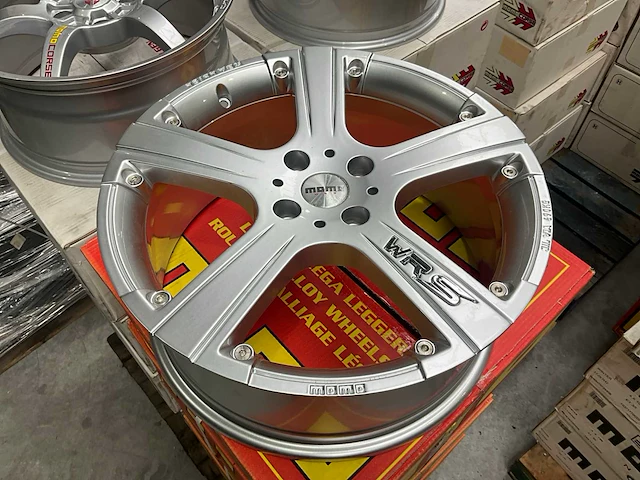 Momo wrs 18” 4x108 velgen set - afbeelding 1 van  3