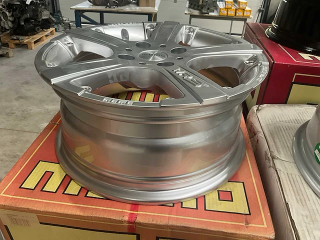 Momo wrs velgenset 15” 4x108 - afbeelding 1 van  3