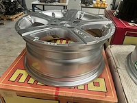 Momo wrs velgenset 15” 4x108 - afbeelding 1 van  3