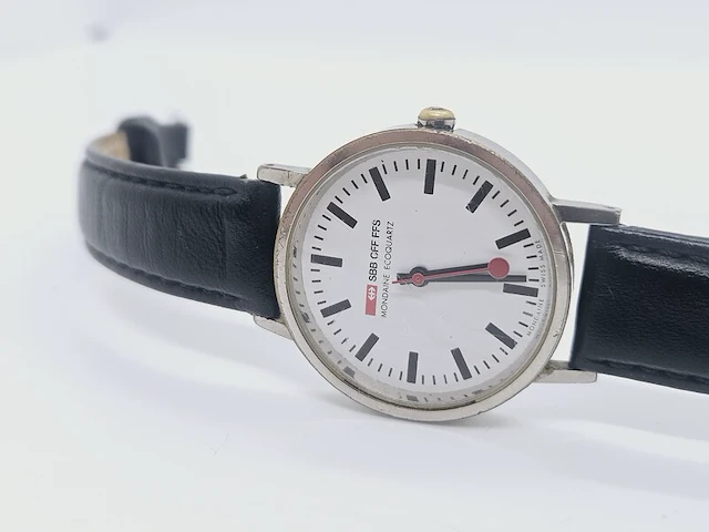 Mondaine ecoquartz uit de eerst gemaakte serie - afbeelding 3 van  7