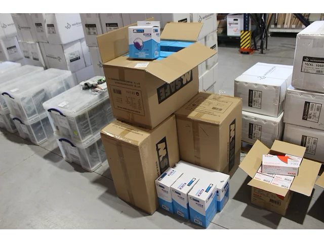 Mondkampjes m-safe ffp2 nr 6220. ca. 1500 stuks in 4 dozen. - afbeelding 1 van  3