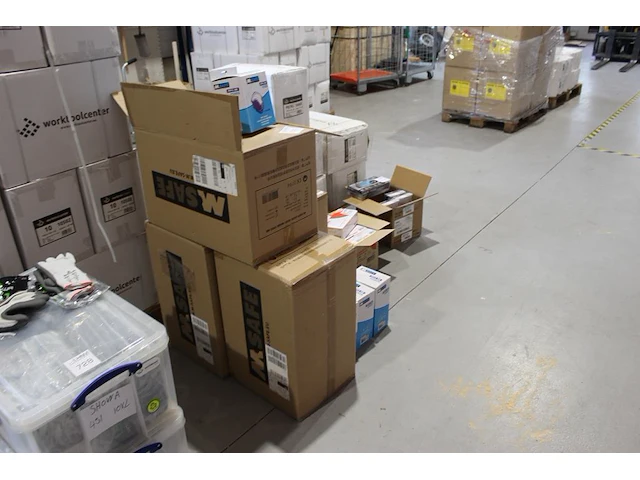 Mondkampjes m-safe ffp2 nr 6220. ca. 1500 stuks in 4 dozen. - afbeelding 2 van  3