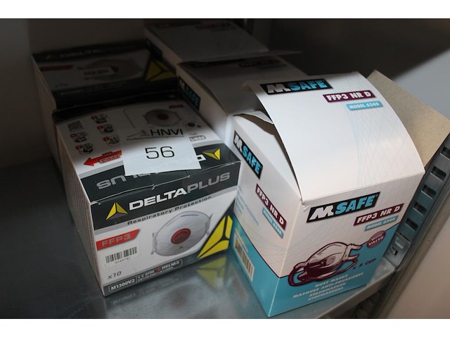 Mondkapjes in twee uitvoeringen in 5 deels aangebroken dozen. - afbeelding 1 van  1