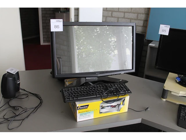 Monitor acer t230h 23 inch, toetsenbord, muis en verhoger. - afbeelding 1 van  2