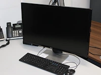 Monitor dell 24 inch met toetsenbord en muis. - afbeelding 1 van  2