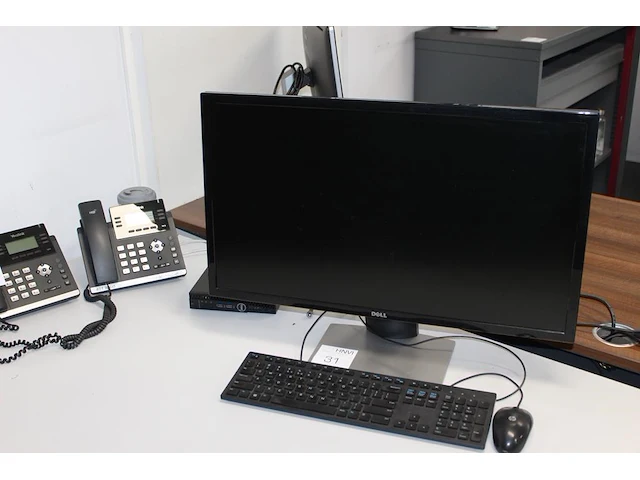 Monitor dell 24 inch met toetsenbord en muis. - afbeelding 2 van  2
