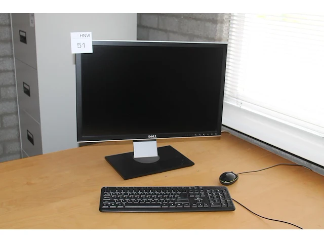 Monitor dell 24 inch, toetsenbord en muis. - afbeelding 1 van  2