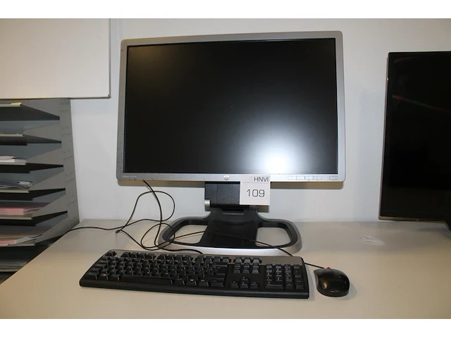 Monitor hp 24 inch met toetsenbord en muis. - afbeelding 1 van  1