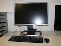 Monitor hp 24 inch met toetsenbord en muis. - afbeelding 1 van  1