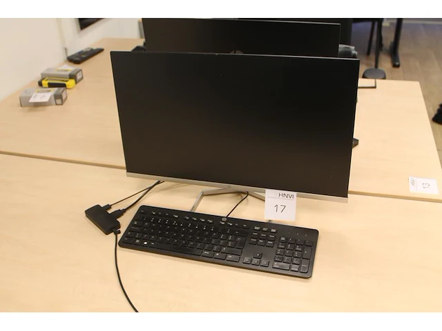 Monitor hp m24f 24 inch met toetsenbord en hub. - afbeelding 1 van  2