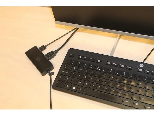 Monitor hp m24f 24 inch met toetsenbord en hub. - afbeelding 2 van  2