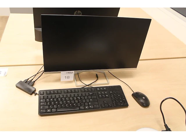 Monitor hp m24f 24 inch met toetsenbord, hub en muis. - afbeelding 1 van  2