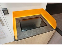 Monitor met touchscreen in zuil - afbeelding 2 van  6