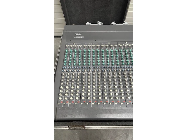Monitor mixer 32ch 8 aux yamaha, mc3210m - afbeelding 3 van  10