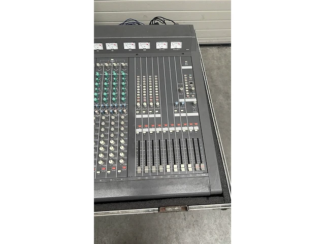 Monitor mixer 32ch 8 aux yamaha, mc3210m - afbeelding 6 van  10