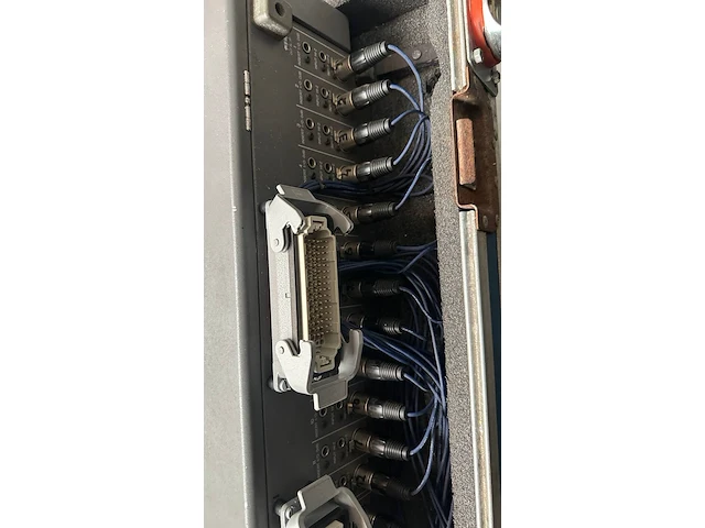 Monitor mixer 32ch 8 aux yamaha, mc3210m - afbeelding 10 van  10