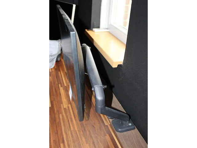 Monitor samsung 27 inch aan beugel. - afbeelding 2 van  2