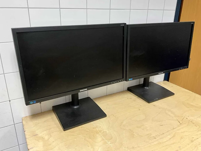 Monitoren - samsung - s24e650pl (2x) - afbeelding 1 van  5