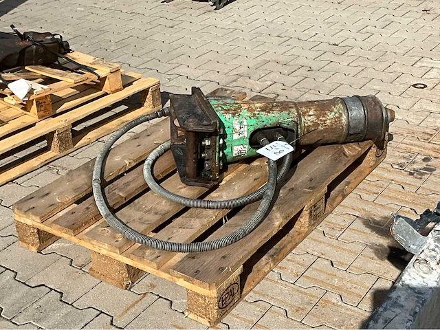 Montabert hydraulische sloophamer - afbeelding 3 van  5