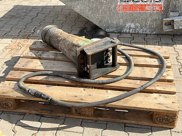 Montabert hydraulische sloophamer - afbeelding 4 van  5