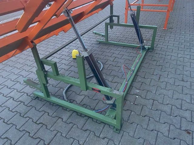 Montage kiep werktafel 300cm. - afbeelding 13 van  15